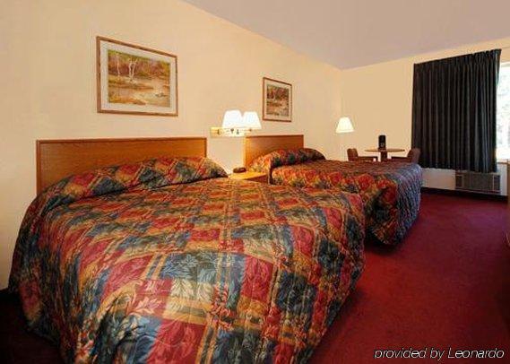 Rodeway Inn Ainsworth Quarto foto
